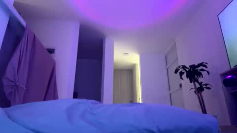 KELLY  online show from December 5, 12:54 am