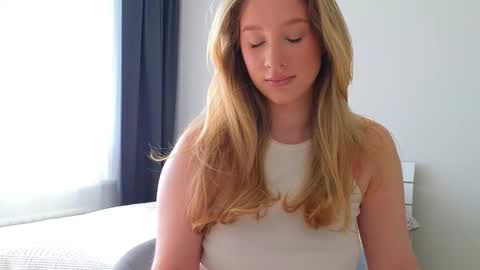 Snapshot of pink_rosee_ chatting on September 10, 3:18 am online show from September 10, 3:18 am