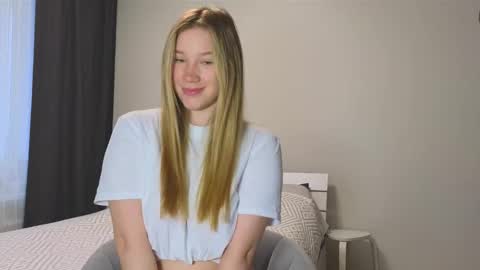 Snapshot of pink_rosee_ chatting on September 28, 3:26 am online show from September 28, 3:26 am