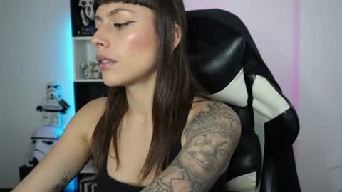 Emily online show from August 3, 5:19 pm