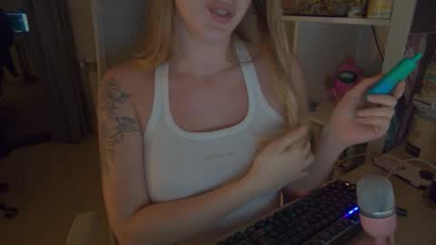 Snapshot of pinkladyx2 chatting on October 16, 10:52 pm pinkladyx2 online show from October 16, 10:52 pm