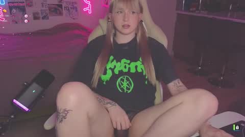 pinkvenom_ online show from March 28, 4:08 pm