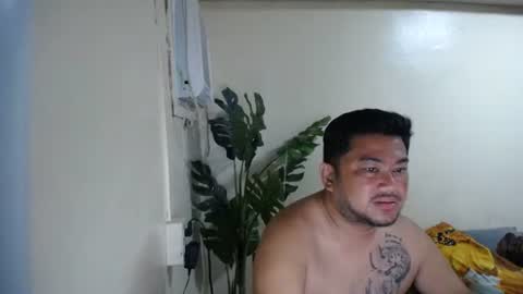 Snapshot of pinoy041087 chatting on October 5, 12:52 am pinoy041087 online show from October 5, 12:52 am