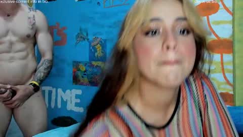 Snapshot of pipeshowtime chatting on March 3, 2:04 am VALENTINA y PIPE online show from March 3, 2:04 am