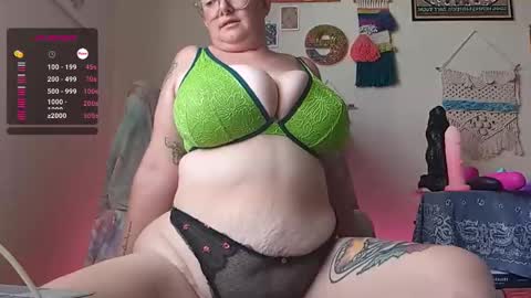 Em online show from February 12, 9:43 pm