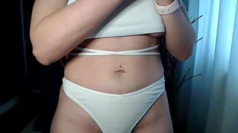 Snapshot of piscesgirl06 chatting on February 27, 9:29 am piscesgirl06 online show from February 27, 9:29 am