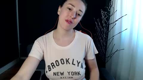 Snapshot of piscesgirl06 chatting on October 20, 5:01 am piscesgirl06 online show from October 20, 5:01 am