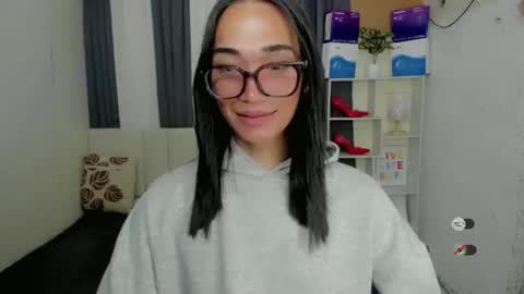 pixiedoll_ online show from December 21, 11:22 pm