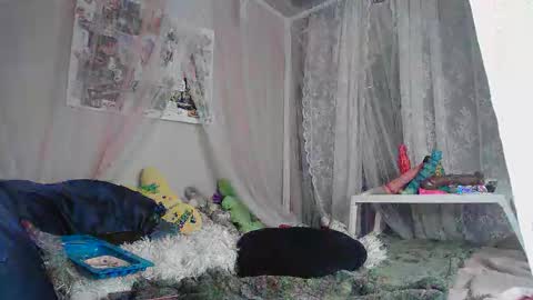 pixielovely online show from April 3, 3:24 am