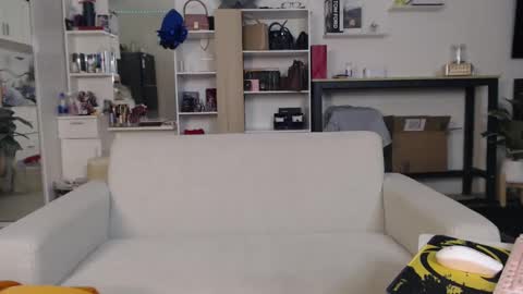 plasticgirll online show from December 28, 4:09 pm