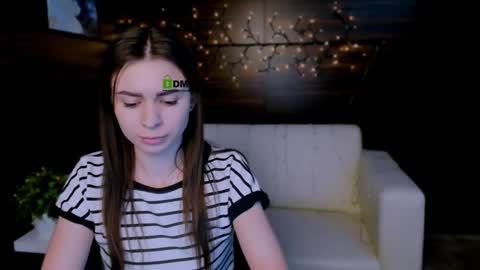 Snapshot of playful_sophie chatting on January 25, 10:51 am Sophie online show from January 25, 10:51 am