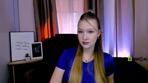 Snapshot of playful_sophie chatting on January 30, 10:40 am Sophie online show from January 30, 10:40 am