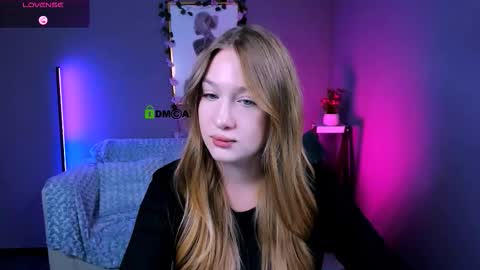 Snapshot of playful_sophie chatting on October 6, 9:43 pm Sophie online show from October 6, 9:43 pm