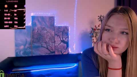 Snapshot of playful_sophie chatting on January 24, 3:22 am Sophie online show from January 24, 3:22 am