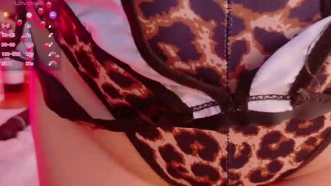 Snapshot of playfulcurvymommy chatting on September 18, 11:09 pm Scarlett online show from September 18, 11:09 pm