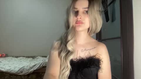 Mia online show from November 1, 3:28 am