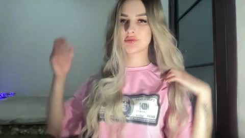 Mia online show from November 7, 10:23 pm