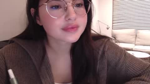 Mary online show from December 6, 6:00 pm