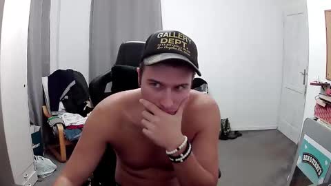 Snapshot of plkrisztian chatting on October 6, 7:20 pm plkrisztian online show from October 6, 7:20 pm