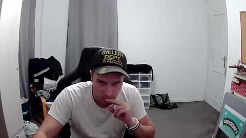 Snapshot of plkrisztian chatting on September 18, 6:56 pm plkrisztian online show from September 18, 6:56 pm