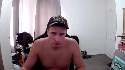 Snapshot of plkrisztian chatting on September 22, 2:43 pm plkrisztian online show from September 22, 2:43 pm