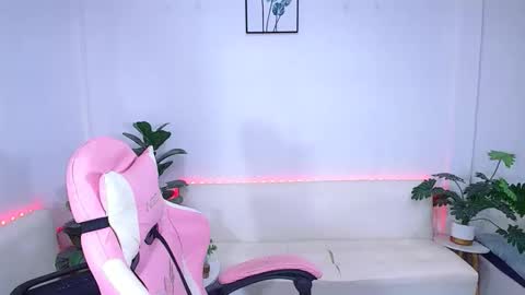 Ploysai online show from November 13, 2:42 pm