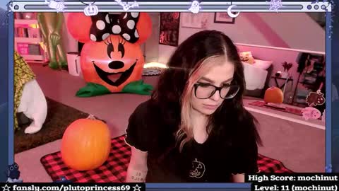 Snapshot of plutoprincess69 chatting on October 18, 5:00 am Pluto Princess online show from October 18, 5:00 am