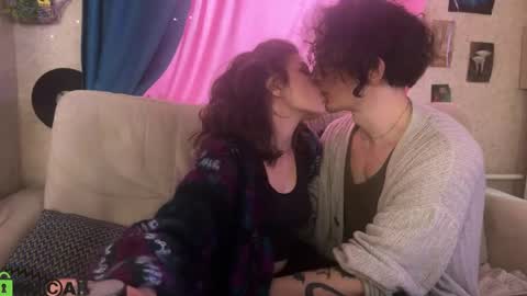 Cute Sofia and Handsome Richy online show from May 16, 4:53 am