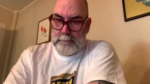 Snapshot of poeticdaddy chatting on October 29, 11:23 am poeticdaddy online show from October 29, 11:23 am