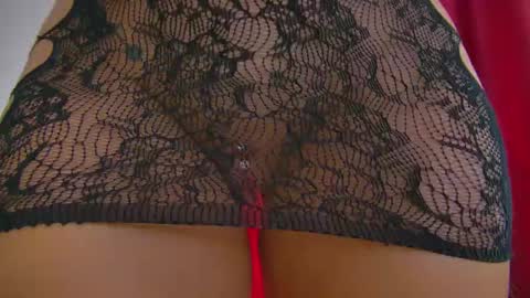 Snapshot of poison_milf_ chatting on September 23, 5:01 am poison_milf_ online show from September 23, 5:01 am
