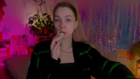 Snapshot of poli__ chatting on February 9, 9:28 pm Martha online show from February 9, 9:28 pm
