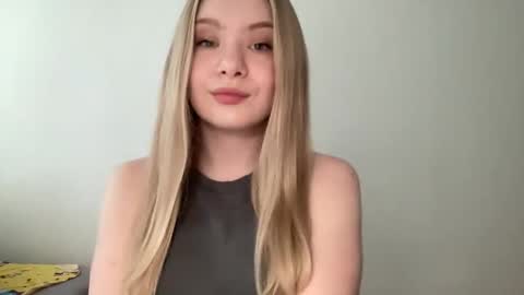 polishangel222 online show from May 16, 3:33 pm