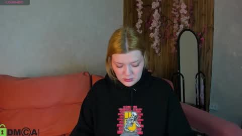 Polly online show from March 25, 1:12 am