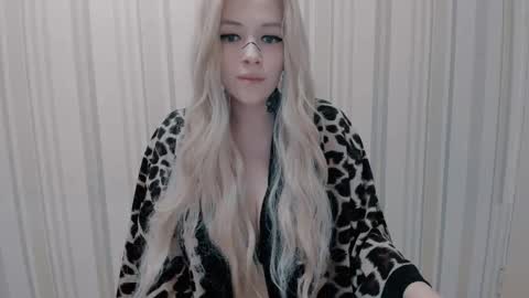 Snapshot of polly_wow chatting on October 9, 7:30 pm Polly online show from October 9, 7:30 pm