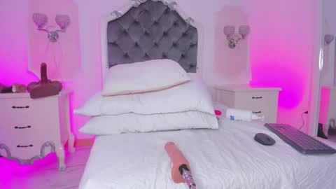 Snapshot of pollygrey_ chatting on September 29, 4:44 am Carolina online show from September 29, 4:44 am