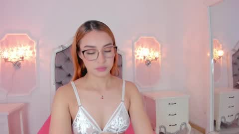 Snapshot of pollygrey_ chatting on March 4, 3:44 am Carolina online show from March 4, 3:44 am