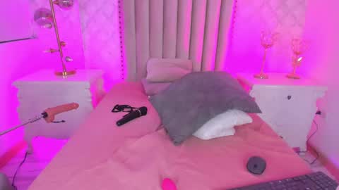 Snapshot of pollygrey_ chatting on February 23, 12:51 am Carolina online show from February 23, 12:51 am