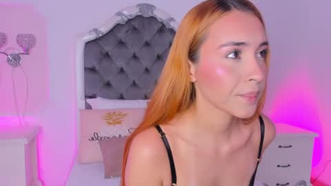Snapshot of pollygrey_ chatting on September 25, 3:46 am Carolina online show from September 25, 3:46 am