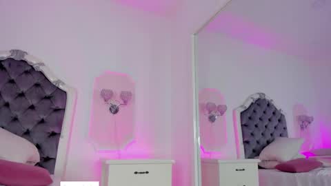 Snapshot of pollygrey_ chatting on February 16, 4:42 am Carolina online show from February 16, 4:42 am