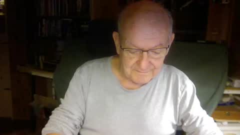 Snapshot of pomme1949 chatting on December 27, 4:10 pm pomme1949 online show from December 27, 4:10 pm