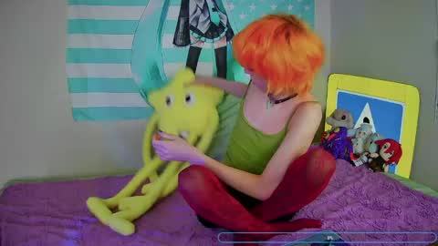 poppyfluffy online show from April 14, 2:37 am