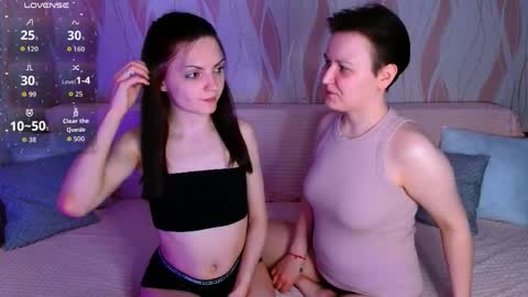 Ana and Tati online show from March 31, 11:05 pm