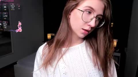 Elizabeth online show from November 28, 7:43 pm