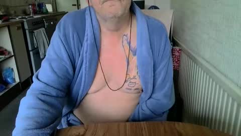 Snapshot of poshman65 chatting on October 2, 11:09 am poshman65 online show from October 2, 11:09 am