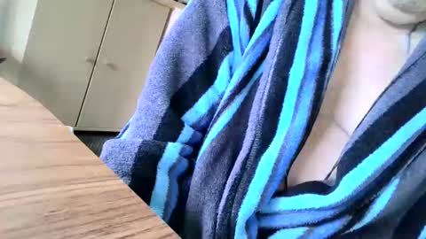 Snapshot of poshman65 chatting on February 7, 1:22 pm poshman65 online show from February 7, 1:22 pm