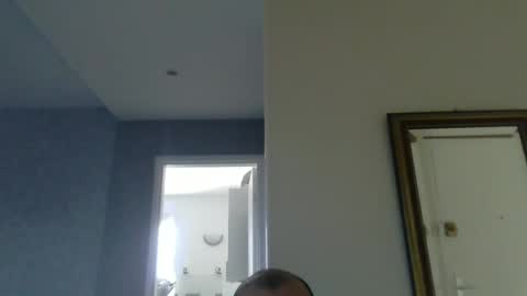 Snapshot of pourquoi_toi chatting on October 1, 3:44 pm pourquoi_toi online show from October 1, 3:44 pm