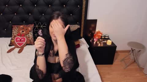 Ailyn online show from November 11, 5:42 am