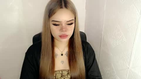 Snapshot of preciousangel69xxx chatting on February 26, 11:41 pm MAXXINE online show from February 26, 11:41 pm