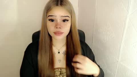 Snapshot of preciousangel69xxx chatting on March 2, 12:20 am MAXXINE online show from March 2, 12:20 am