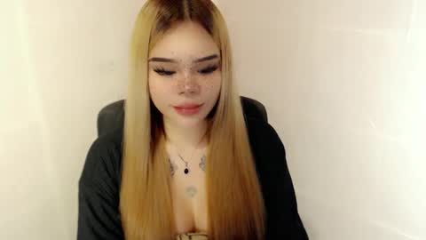 MAXXINE online show from December 17, 4:30 am